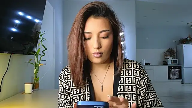 lily  foster online show from March 23, 2025, 5:32 am