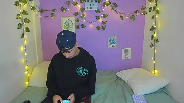 charlottte queen online show from December 29, 2024, 7:22 pm