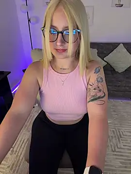 Megan lu2 online show from April 7, 2026, 5:09 am