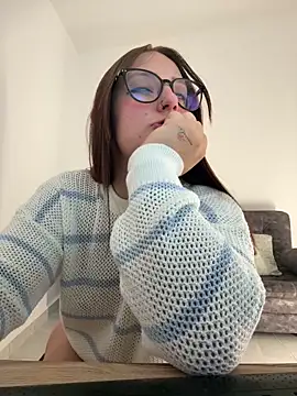 Megan lu2 online show from September 11, 2025, 12:27 pm