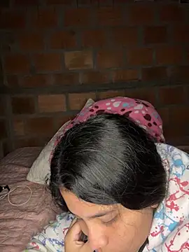 moncerrat luna online show from February 7, 2025, 1:11 pm