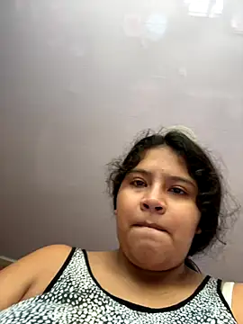 moncerrat luna online show from November 22, 2025, 4:17 pm