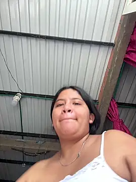 moncerrat luna online show from March 18, 2025, 1:23 pm