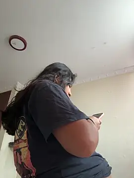 moncerrat luna online show from October 20, 2025, 7:36 pm