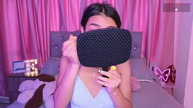 Emiily Scott1 online show from November 8, 2025, 2:31 pm