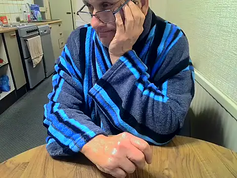 Snapshot of daddyflash chatting on October 25, 2025, 10:32 pm daddyflash online show from October 25, 2025, 10:32 pm