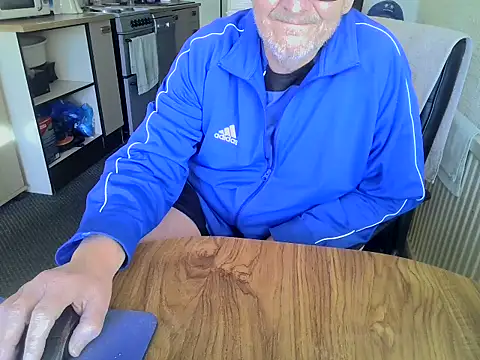 Snapshot of daddyflash chatting on February 16, 2026, 9:52 am daddyflash online show from February 16, 2026, 9:52 am