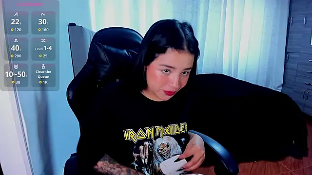 aliice walker  online show from December 22, 2025, 3:12 pm