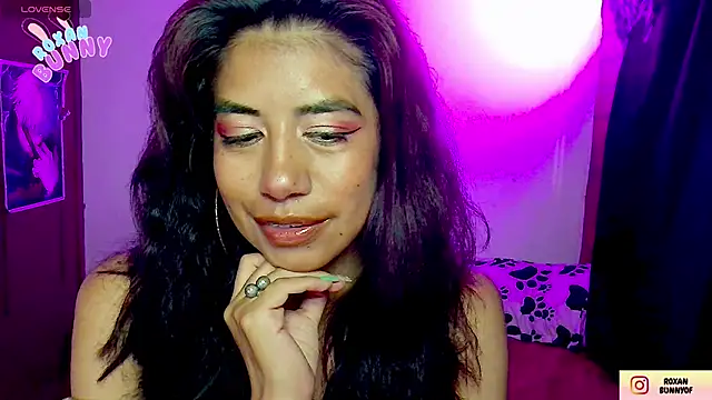 Roxanbunny1 online show from November 23, 2025, 8:35 am