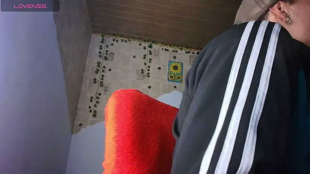 kisstarxxx online show from September 23, 2025, 3:02 am