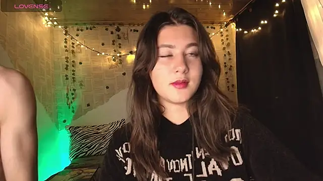 kisstarxxx online show from October 18, 2025, 4:03 am