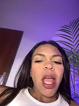 Snapshot of Charly_ chatting on March 22, 2025, 12:39 am Charly online show from March 22, 2025, 12:39 am