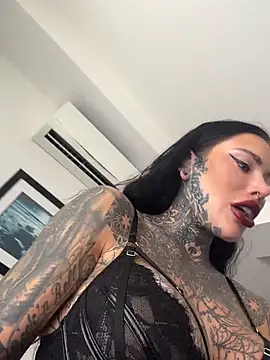 claudiacvc95 online show from June 20, 2026, 7:02 am