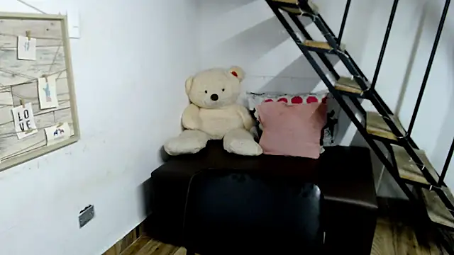 samantha baby  online show from March 22, 2025, 6:03 pm