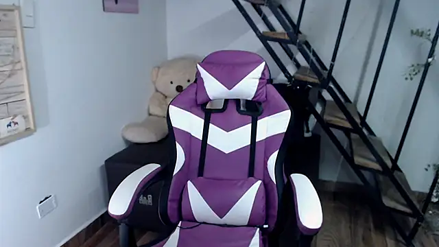 samantha baby  online show from October 15, 2025, 7:11 pm