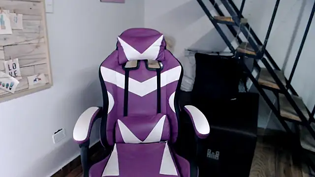 samantha baby  online show from December 18, 2025, 6:01 pm