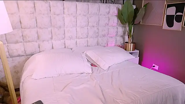 Tiana saenz online show from November 23, 2025, 12:09 am