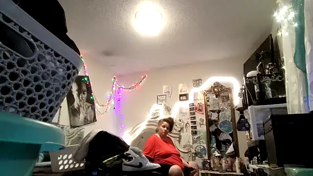 ThICk JuIcEy online show from March 31, 2026, 12:07 pm