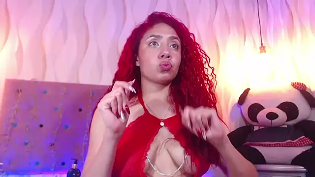 IsabelaLatina online show from October 8, 2025, 1:23 pm