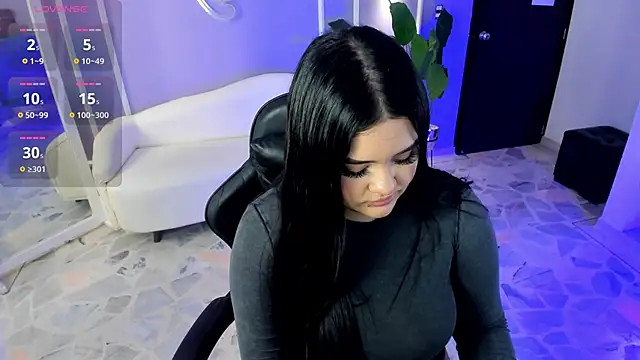 martinasaez online show from September 12, 2025, 7:57 pm