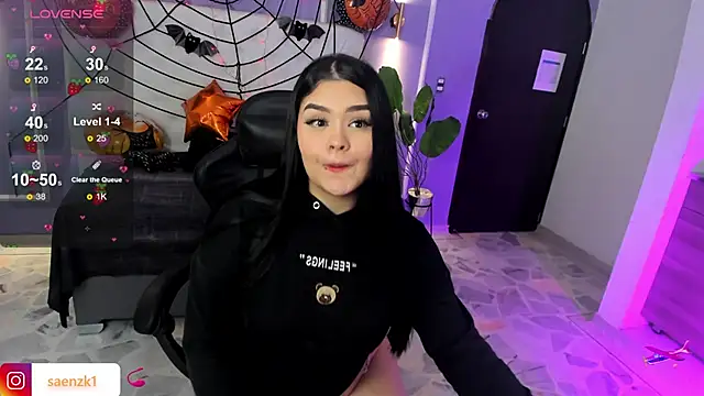 martinasaez online show from October 18, 2025, 8:11 pm