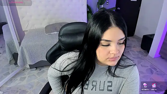 martinasaez online show from October 4, 2025, 8:10 pm