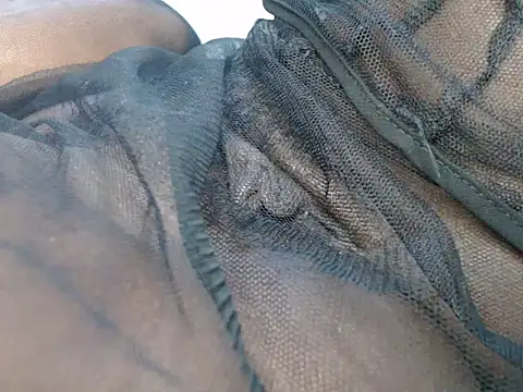 Sultryparisss online show from December 17, 2024, 9:16 pm