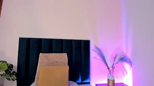 NoraDasilva online show from November 14, 2025, 11:41 pm