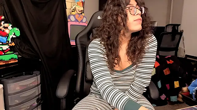 ShinyCherub online show from November 13, 2025, 3:49 pm