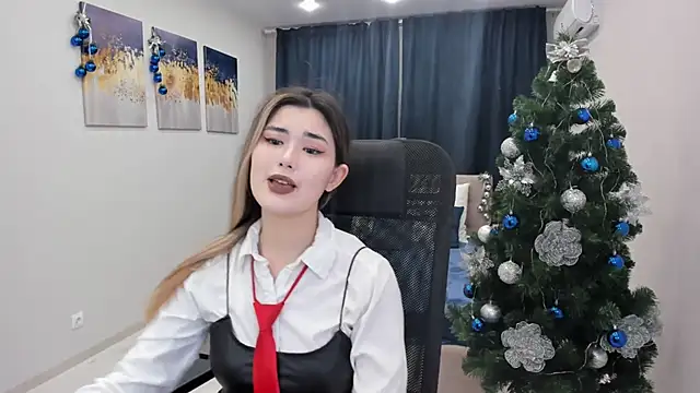 AnneTLi online show from December 24, 2024, 6:44 am