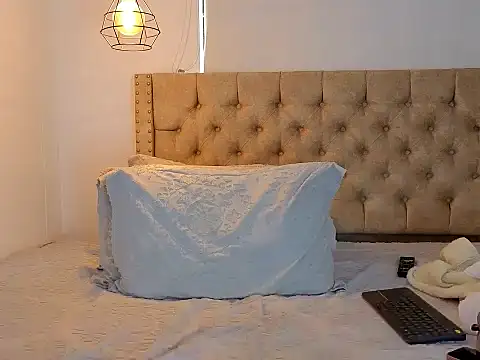 KeryHillson online show from October 13, 2025, 1:02 pm