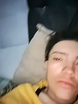 tiny1819 online show from April 16, 2026, 11:29 pm