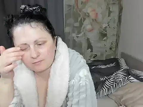 Lillian2 online show from May 13, 2026, 9:22 pm