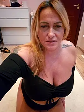 Isabellaa04 online show from December 16, 2025, 9:52 pm