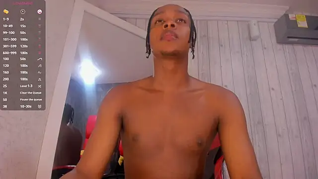 Snapshot of DominicSccott chatting on September 17, 2025, 12:29 pm DominicSccott online show from September 17, 2025, 12:29 pm