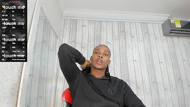 Snapshot of DominicSccott chatting on March 13, 2025, 12:02 pm DominicSccott online show from March 13, 2025, 12:02 pm