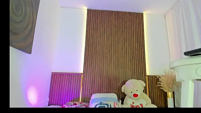 BunnyHotsx online show from September 13, 2025, 5:29 am