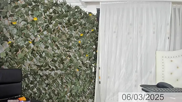 BunnyHotsx online show from March 6, 2025, 9:42 pm