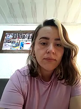 Snapshot of Aleja_Forero chatting on March 9, 2025, 6:21 pm Aleja Forero online show from March 9, 2025, 6:21 pm