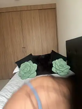 Nicollemays online show from April 18, 2026, 3:25 pm