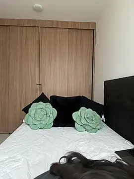 Nicollemays online show from April 14, 2026, 1:05 pm