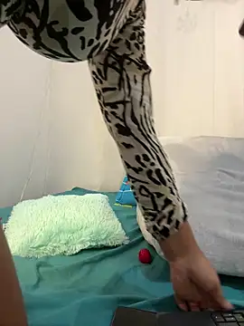 Snapshot of Aleja_DANS chatting on March 22, 2025, 4:45 am Aleja DANS online show from March 22, 2025, 4:45 am