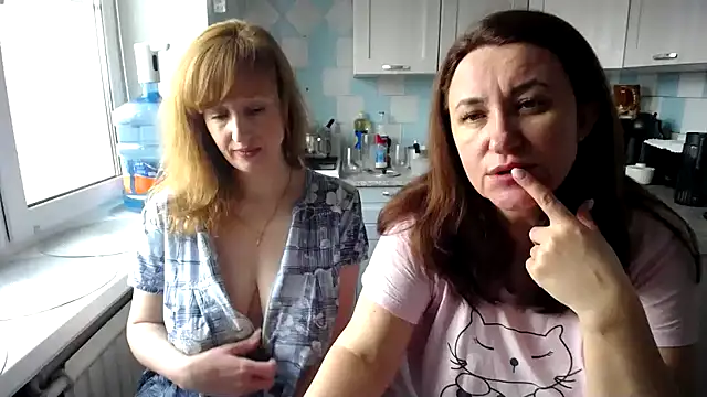 DonnaMagdalena online show from March 7, 2025, 9:29 am