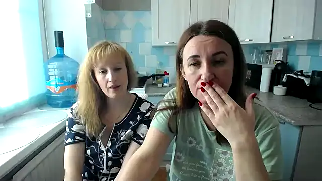 DonnaMagdalena online show from September 30, 2025, 7:14 am