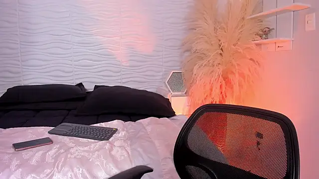 CamileHolmes online show from March 1, 2026, 5:51 am