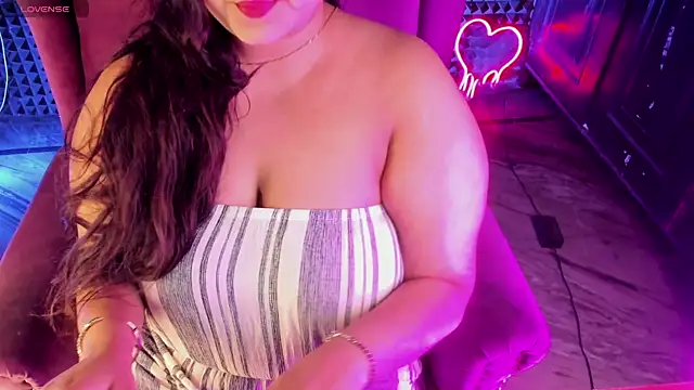 Snapshot of AroohiSehgal chatting on January 8, 2025, 7:45 am AroohiSehgal online show from January 8, 2025, 7:45 am