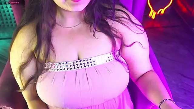 Snapshot of AroohiSehgal chatting on January 28, 2025, 7:22 am AroohiSehgal online show from January 28, 2025, 7:22 am