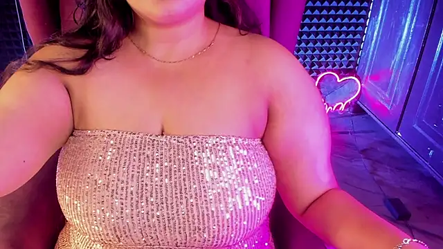 Snapshot of AroohiSehgal chatting on December 19, 2024, 6:23 am AroohiSehgal online show from December 19, 2024, 6:23 am