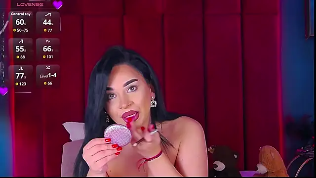 Snapshot of MadyLuxxx chatting on November 19, 2025, 8:09 pm MadyLuxxx online show from November 19, 2025, 8:09 pm