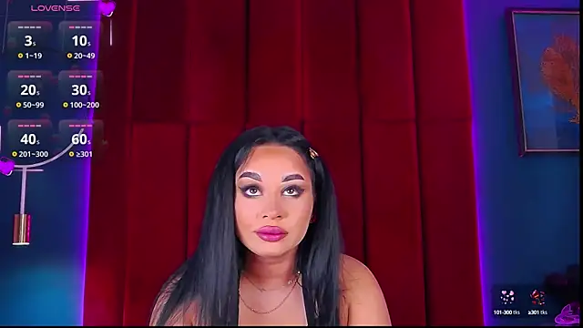 Snapshot of MadyLuxxx chatting on October 7, 2025, 7:04 pm MadyLuxxx online show from October 7, 2025, 7:04 pm